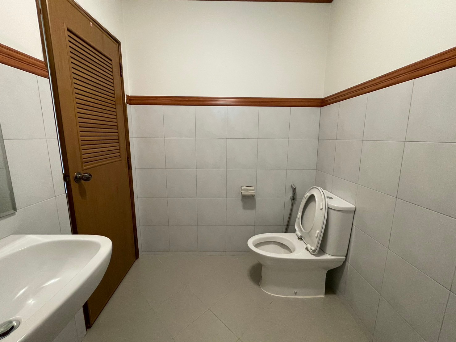 3 Bedroom House For Sale in Ban Pong, Hang Dong, Chiang Mai - Image 10