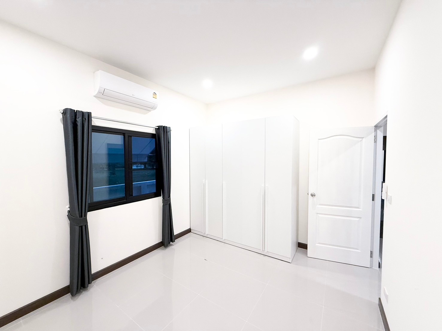 Thanaporn Park Home 5 - Image 3