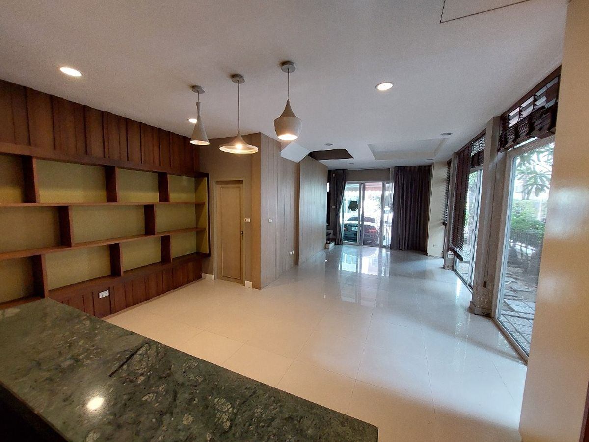 3 Bedroom Townhouse For Sale in Bang Khlo, Bang Kho Laem, Bangkok - Image 2
