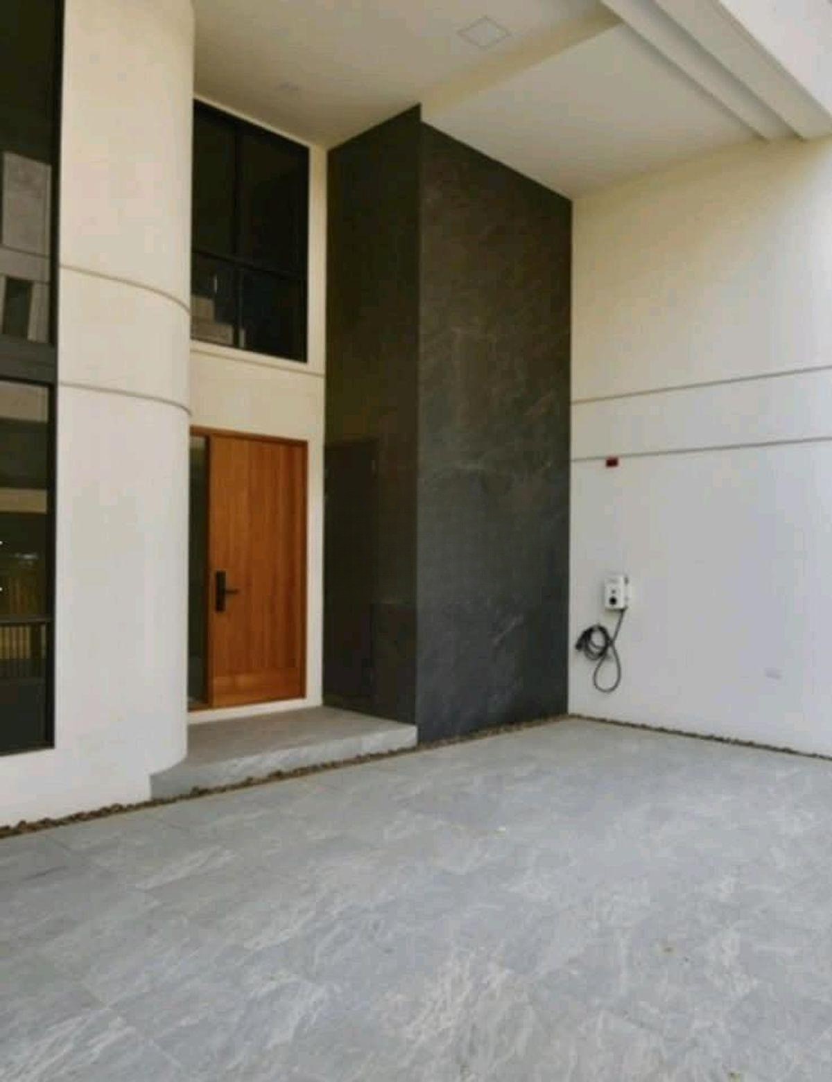 3 Bedroom Townhouse For Sale in Bang Phongphang, Yan Nawa, Bangkok - Image 2