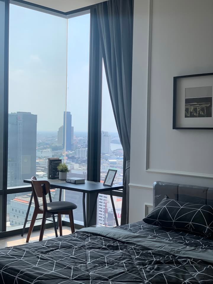 Ashton Silom - Image 13