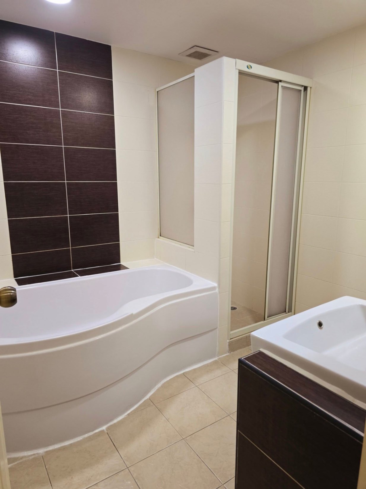 3 Bedroom Condo For Rent in Chong Nonsi, Yan Nawa, Bangkok - Image 9
