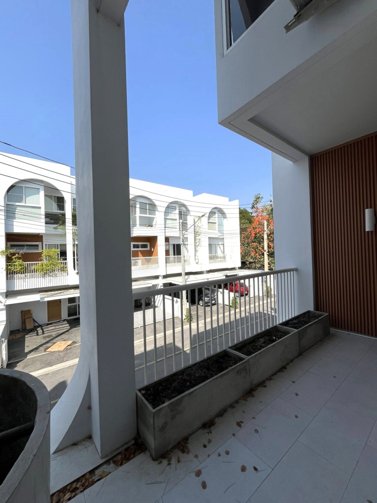 Monotown 3 - San Phi Suea - Image 12
