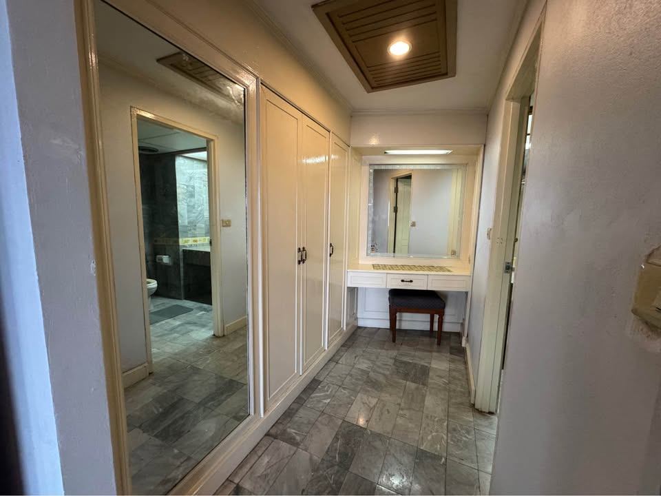 1 Bedroom Condo For Sale in Bang Kapi, Huai Khwang, Bangkok - Image 6