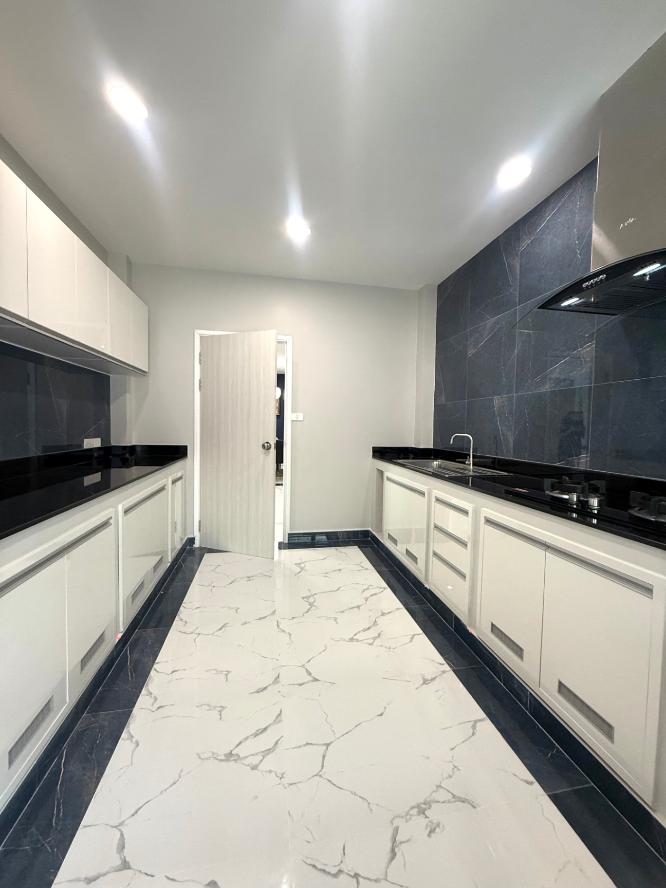 5 Bedroom House For Sale in Nam Phrae, Hang Dong, Chiang Mai - Image 18