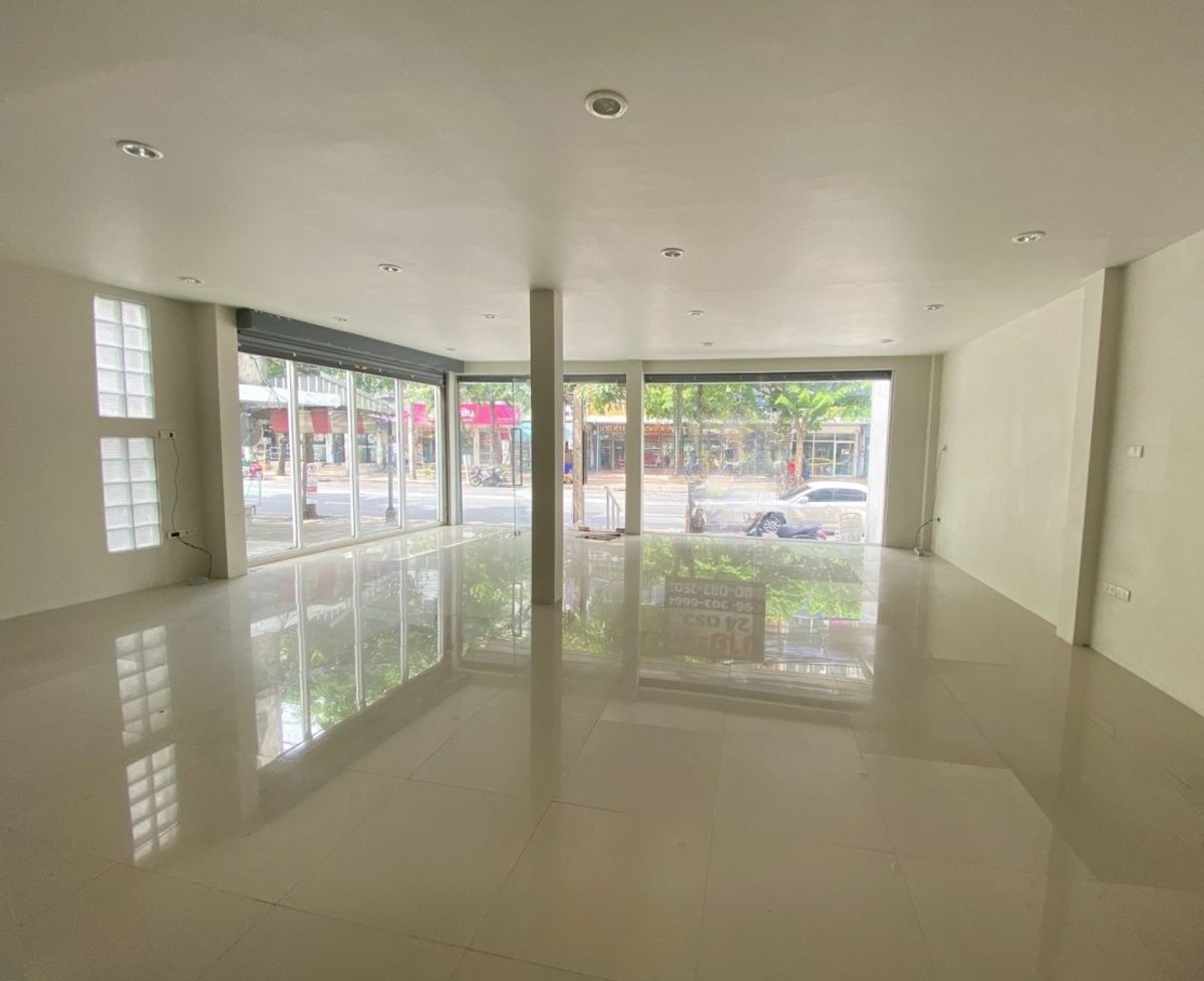  Retail Space For Sale in Yan Nawa, Sathon, Bangkok - Image 2