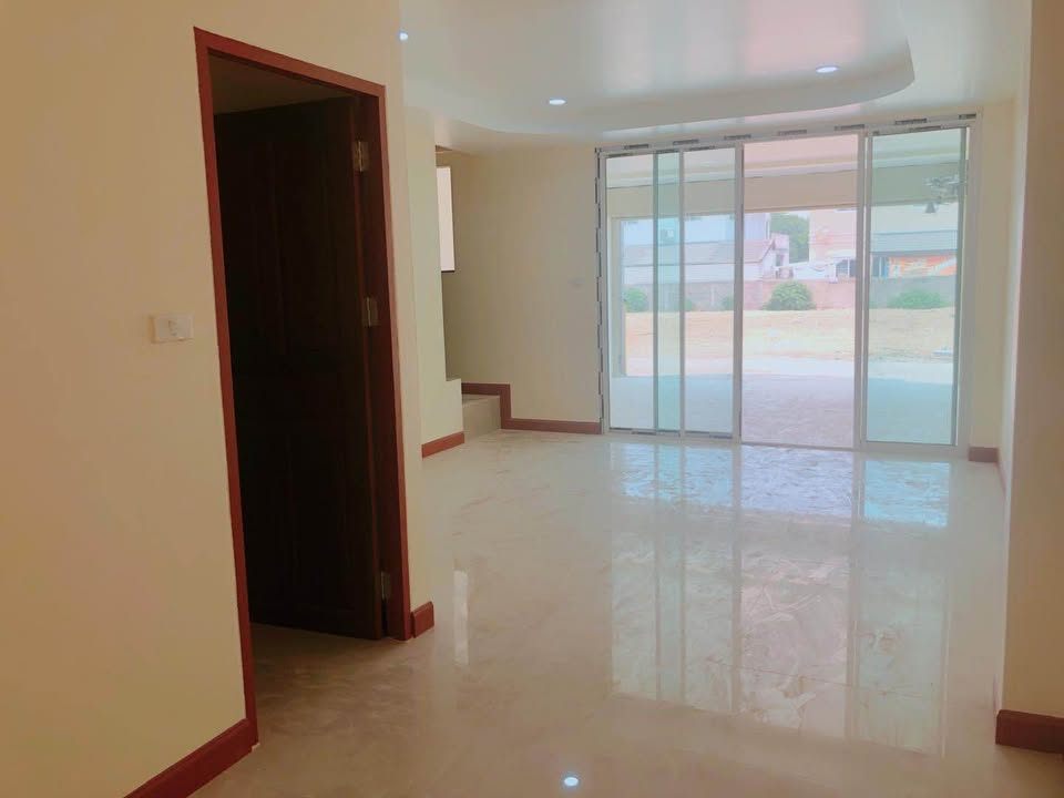 3 Bedroom Townhouse For Sale in Tha Sala, Mueang Chiang Mai, Chiang Mai - Image 9
