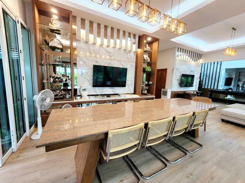 5 Bedroom House For Rent in Pa Daet, Mueang Chiang Mai, Chiang Mai - Image 5