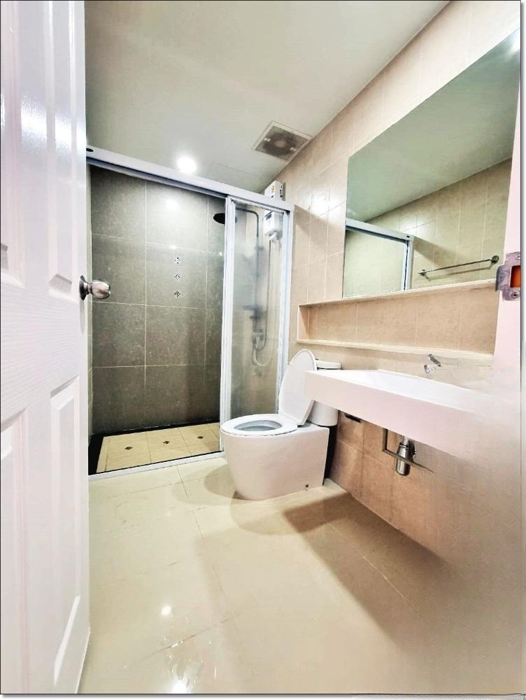 3 Bedroom Townhouse For Sale in Wang Thonglang, Wang Thonglang, Bangkok - Image 13