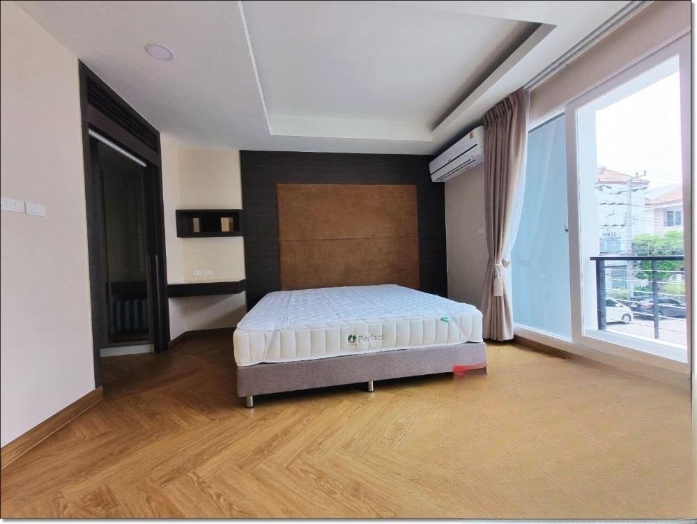 3 Bedroom Townhouse For Sale in Wang Thonglang, Wang Thonglang, Bangkok - Image 8