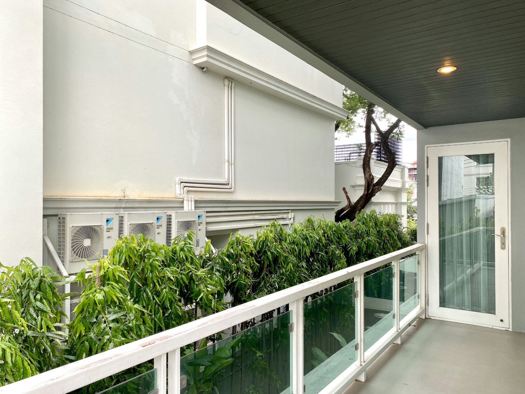 Rawee Waree Condo - Image 14