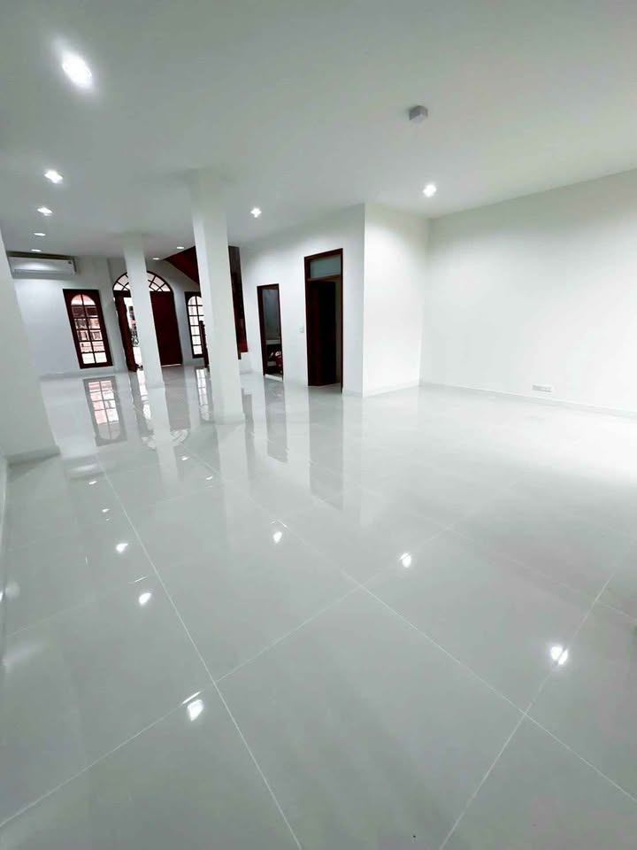 4 Bedroom Townhouse For Sale in Chong Nonsi, Yan Nawa, Bangkok - Image 3