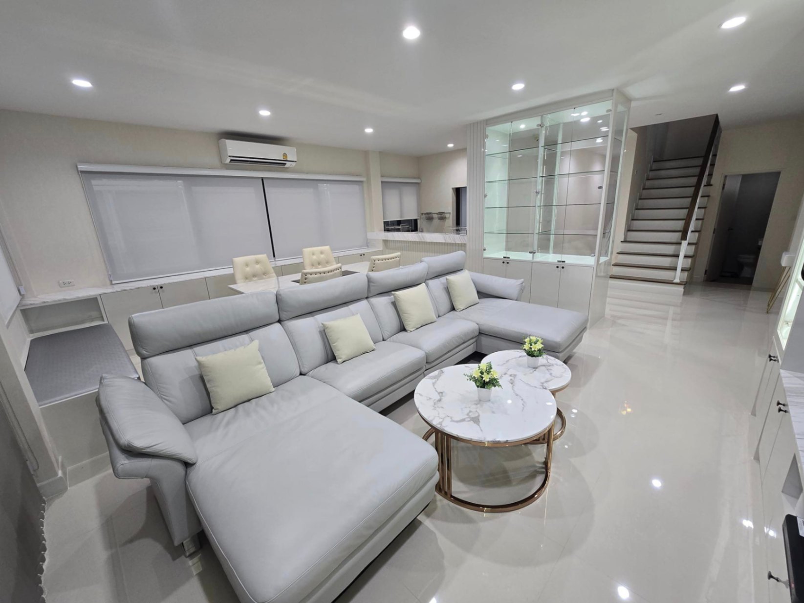 4 Bedroom House For Sale in Saphan Sung, Saphan Sung, Bangkok - Image 2