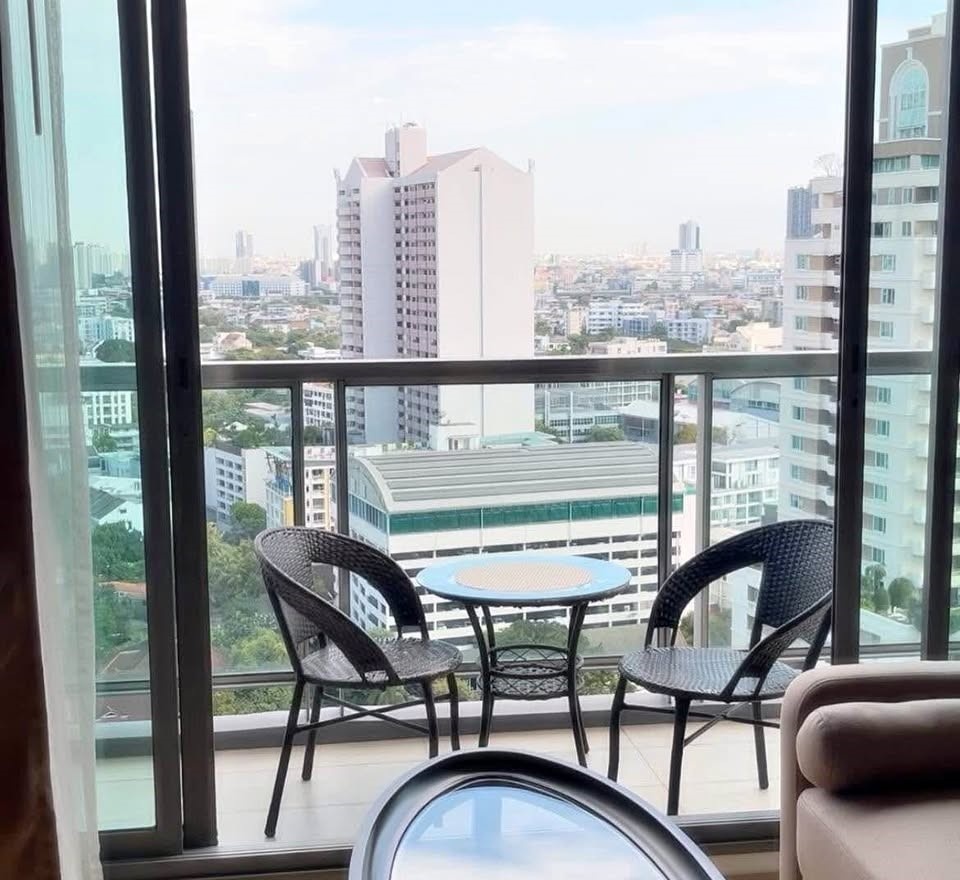 H Sukhumvit 43 - Image 2