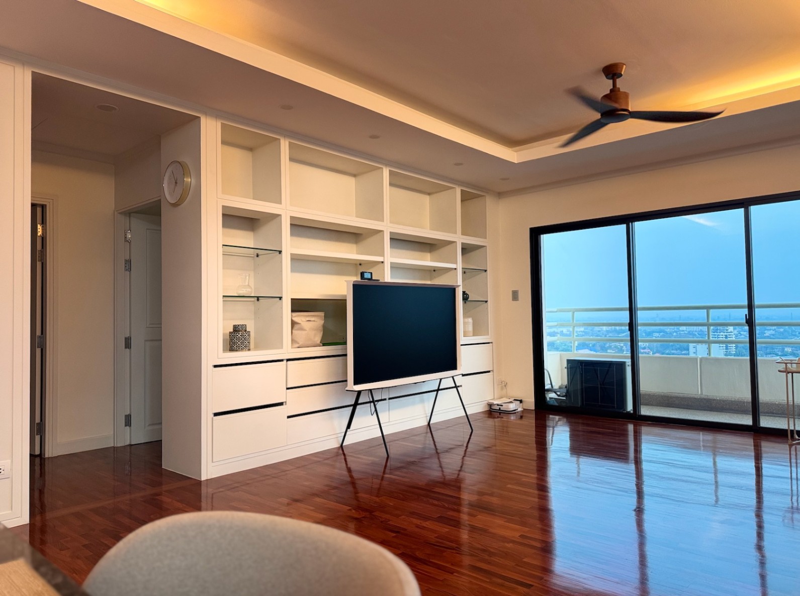 Floral Condo - Image 7
