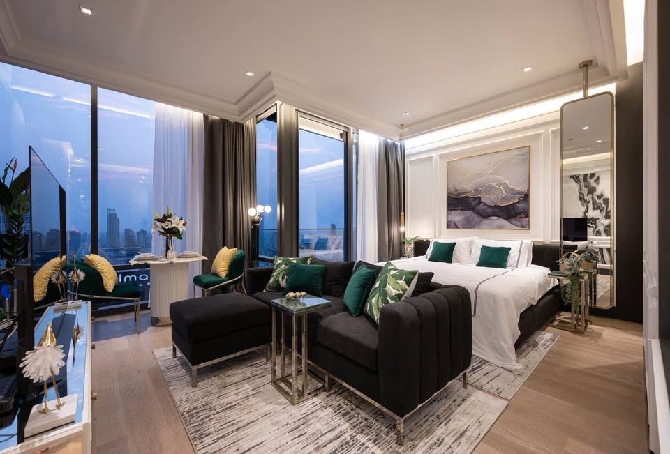 Ashton Silom - Image 1