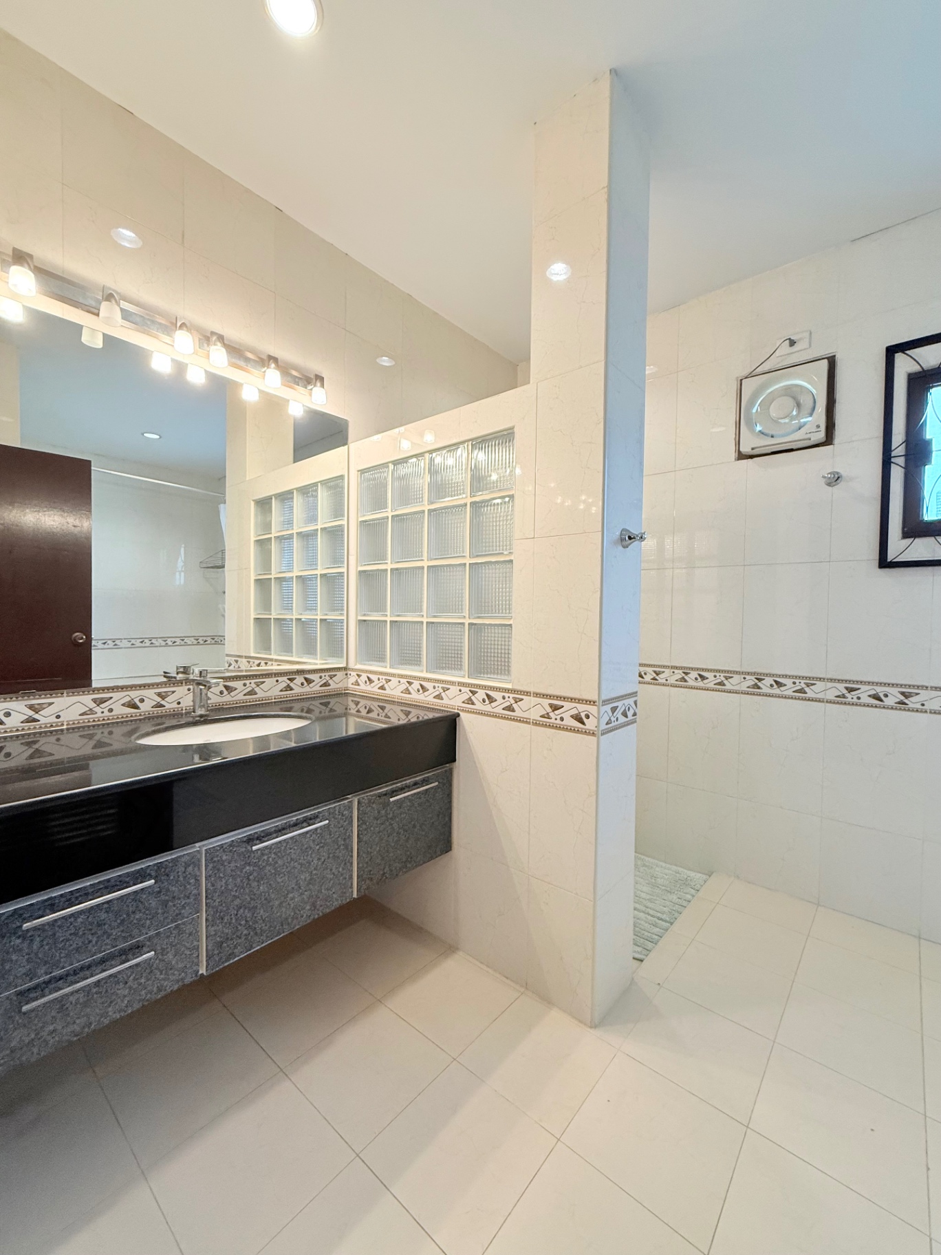 Lanna Pinery Home - Image 19
