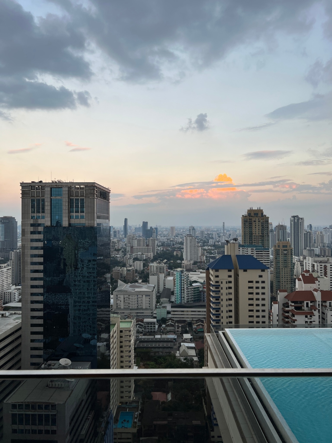 THE ESSE Asoke - Image 4