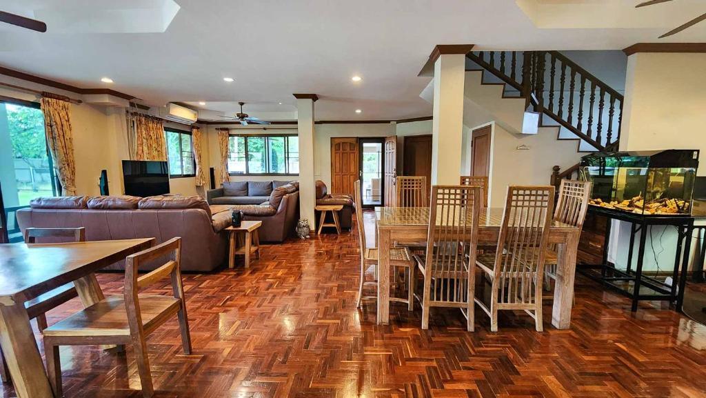 5 Bedroom House For Rent in Pa Pong, Doi Saket, Chiang Mai - Image 3
