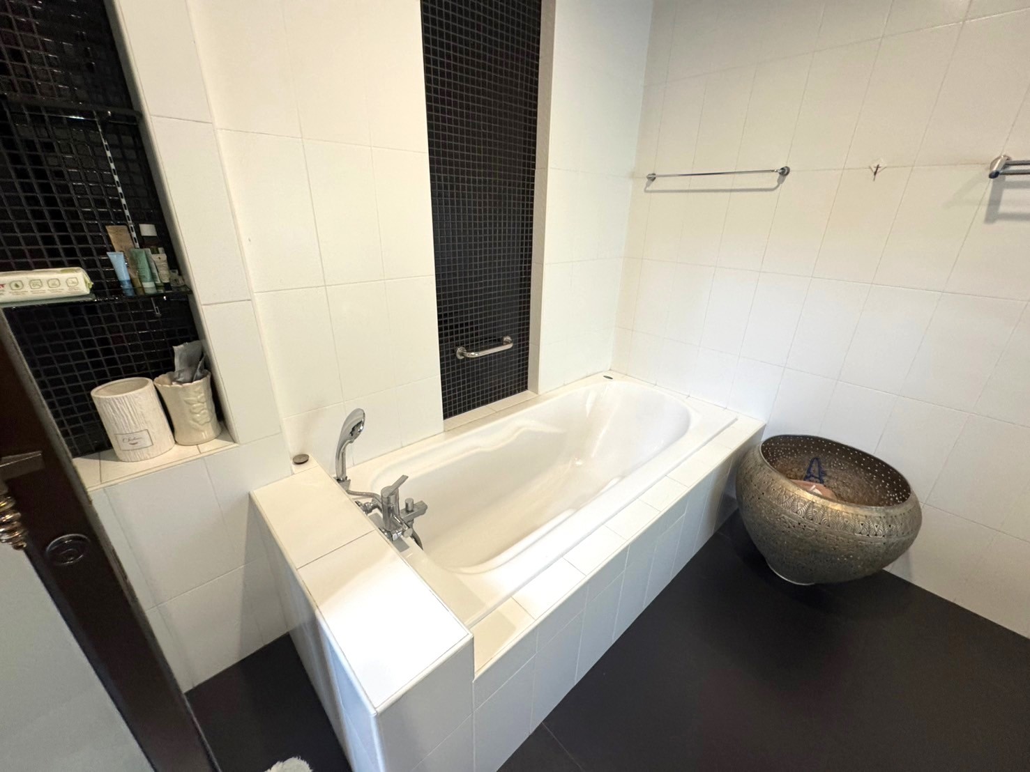 6 Bedroom House For Sale in Nam Phrae, Hang Dong, Chiang Mai - Image 26