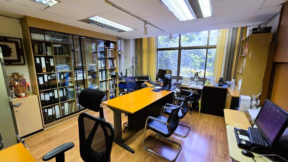  Retail Space For Sale in Thung Wat Don, Sathon, Bangkok - Image 3