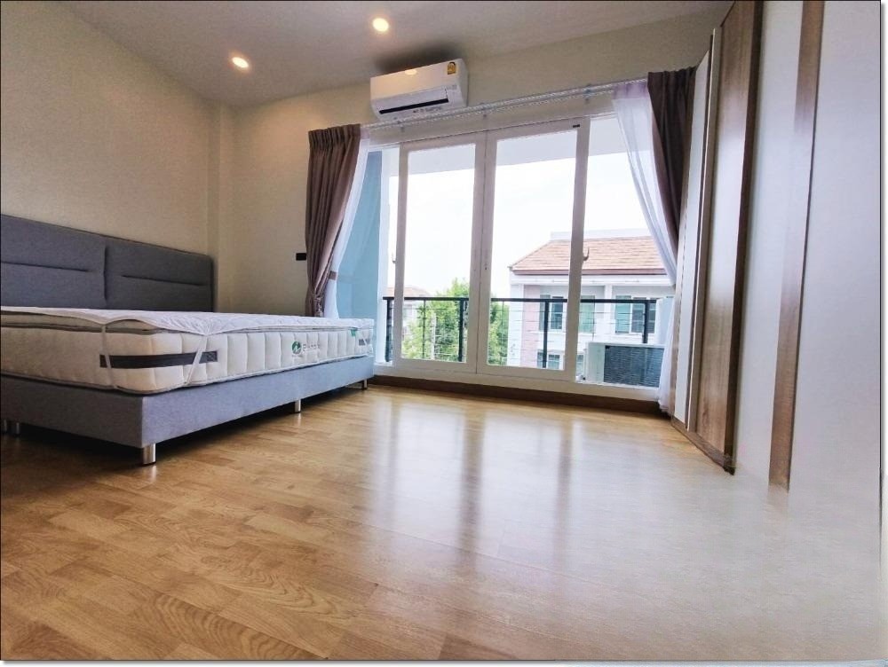 3 Bedroom Townhouse For Sale in Wang Thonglang, Wang Thonglang, Bangkok - Image 10