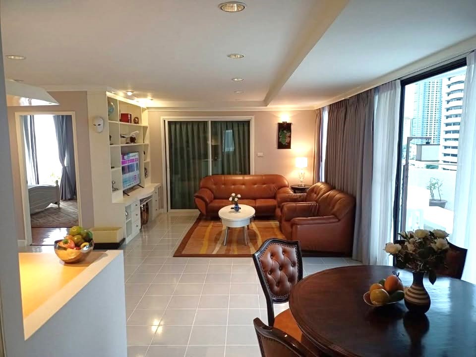 Supalai Place Condominium MAM (Sukhumvit 39 Phrom Phong) - Image 1