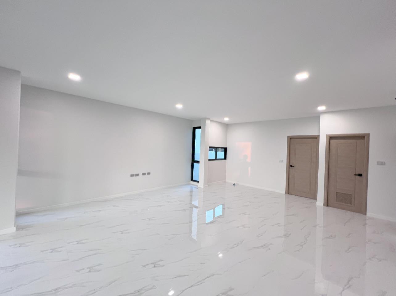 3 Bedroom House For Sale in San Phak Wan, Hang Dong, Chiang Mai - Image 3