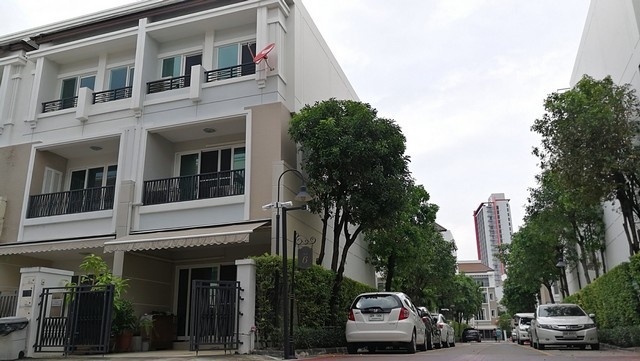 3 Bedroom Townhouse For Rent in Bang Khlo, Bang Kho Laem, Bangkok - Image 1