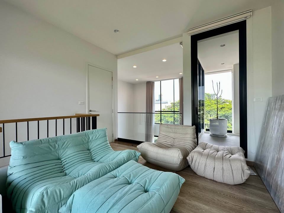 3 Bedroom Townhouse For Sale in Bang Phongphang, Yan Nawa, Bangkok - Image 6