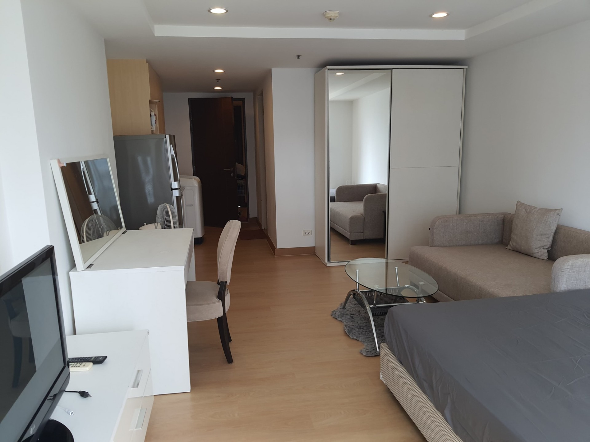 Trendy Condominium Sukhumvit 13 - Image 2