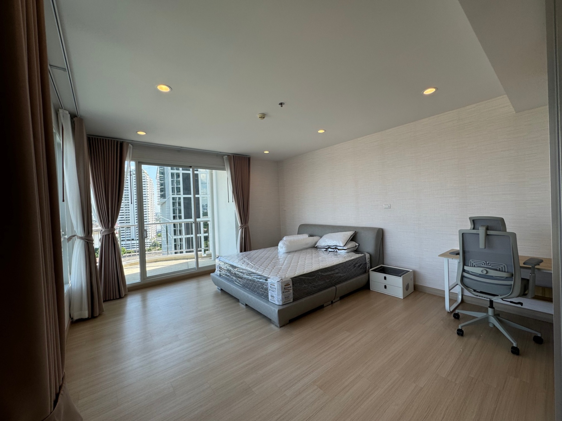 3 Bedroom Condo For Sale in Chong Nonsi, Yan Nawa, Bangkok - Image 8
