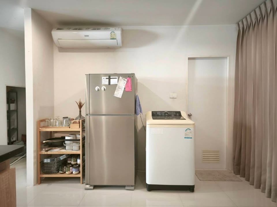 3 Bedroom Townhouse For Sale in Khlong Sam Prawet, Lat Krabang, Bangkok - Image 9