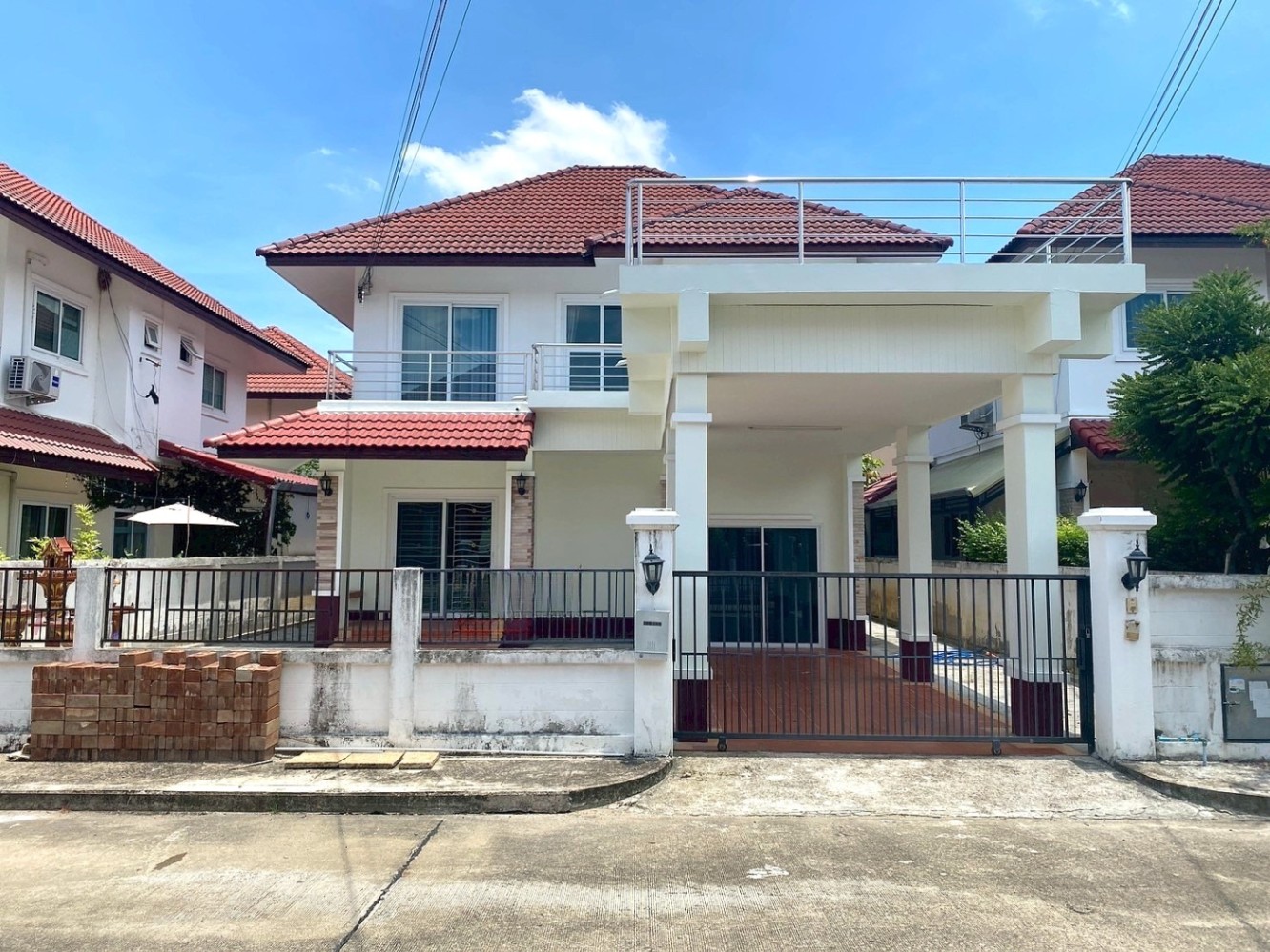 3 Bedroom House For Sale in San Phak Wan, Hang Dong, Chiang Mai - Image 1