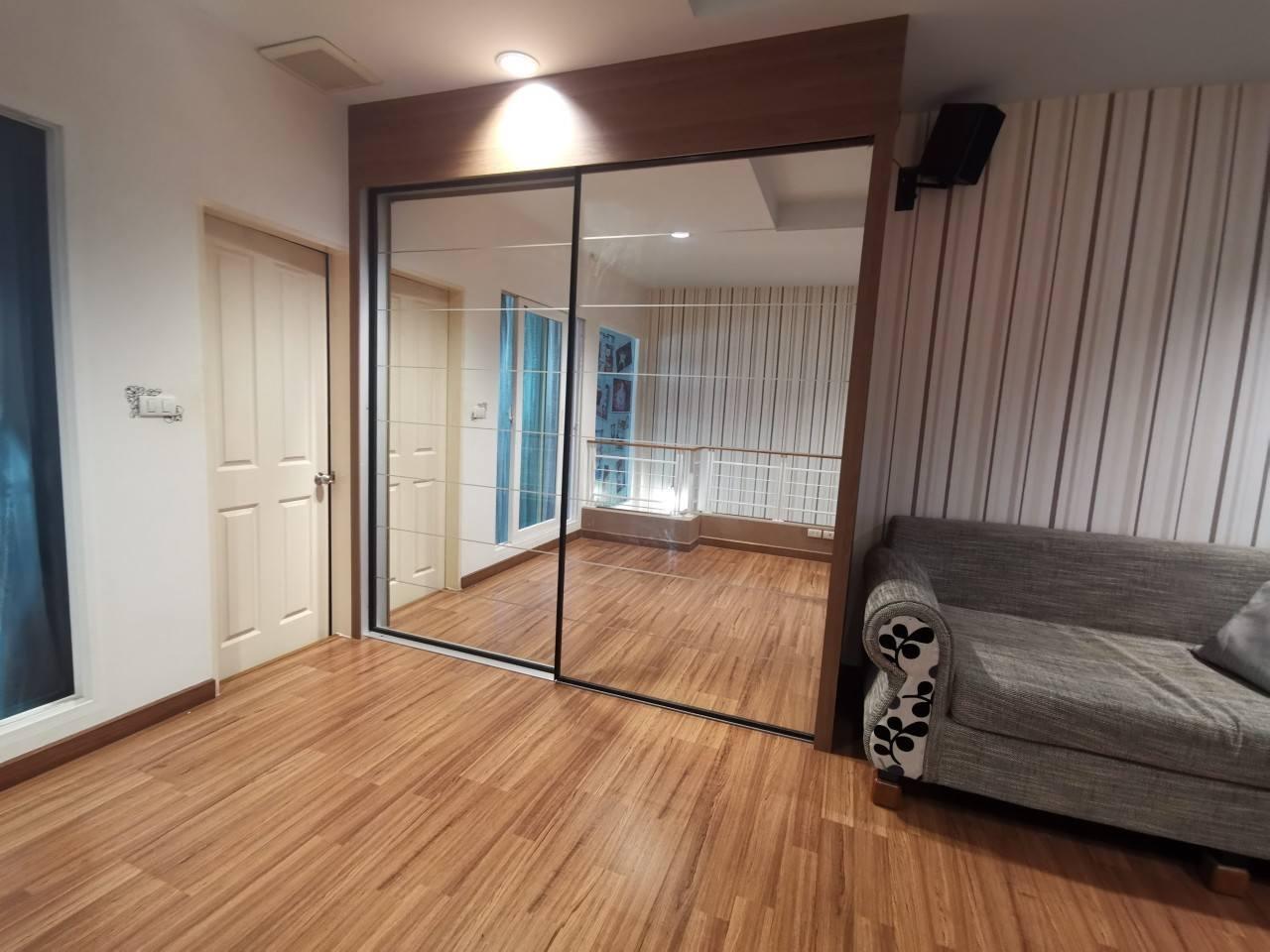 3 Bedroom Townhouse For Sale in Chong Nonsi, Yan Nawa, Bangkok - Image 20