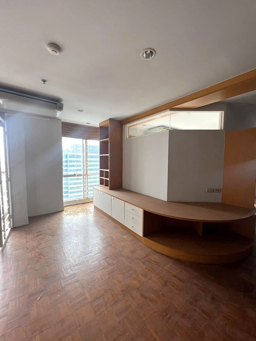 Silom Suite Condominium - Image 4