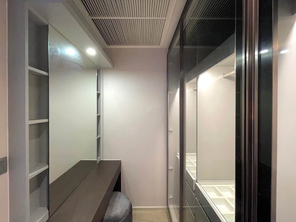 Ashton Silom - Image 22