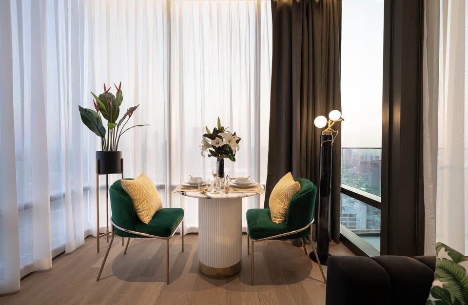 Ashton Silom - Image 6