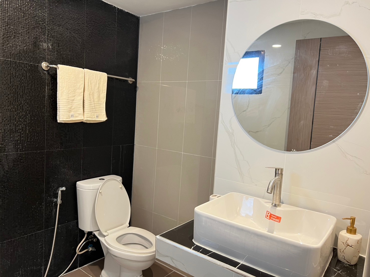 Airport Home Condo - Image 7