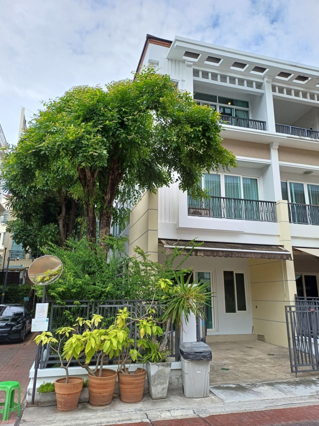 3 Bedroom Townhouse For Sale in Bang Khlo, Bang Kho Laem, Bangkok - Image 1