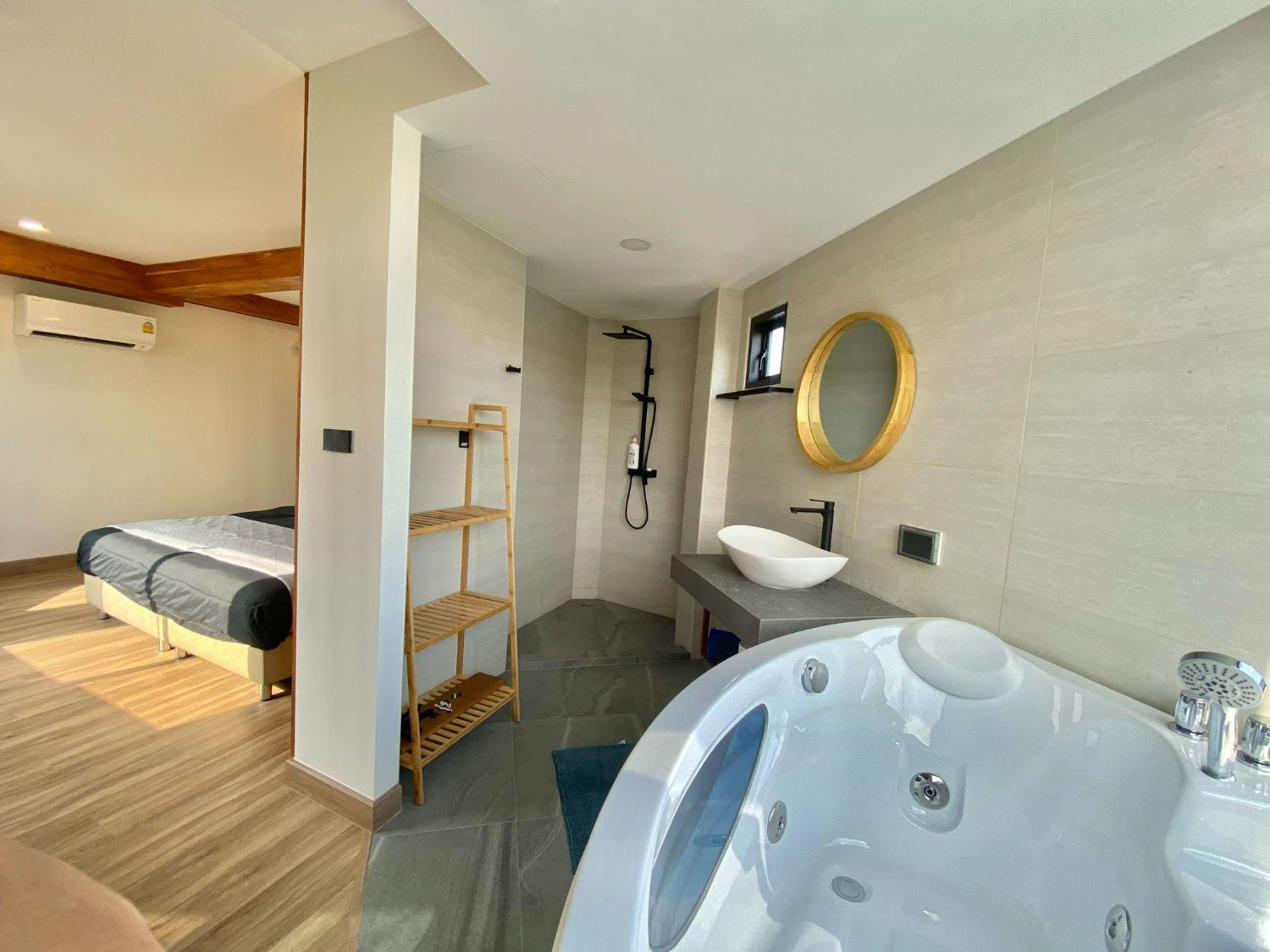 5 Bedroom House For Sale in Wat Ket, Mueang Chiang Mai, Chiang Mai - Image 14