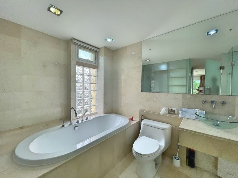 3 Bedroom Condo For Sale in Phra Khanong, Khlong Toei, Bangkok - Image 9