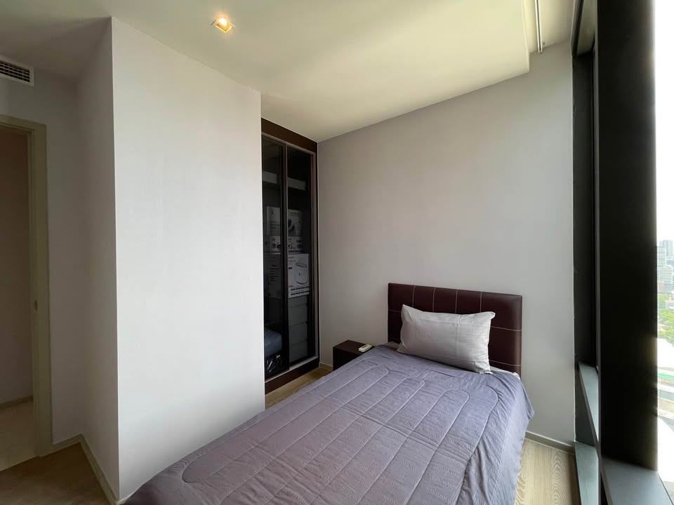 Ashton Silom - Image 21