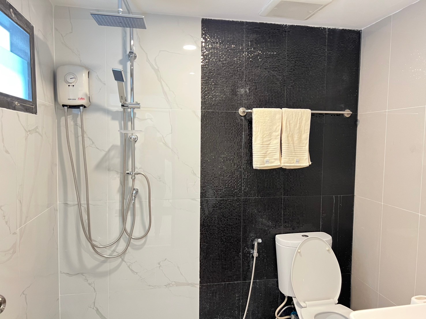 Airport Home Condo - Image 6