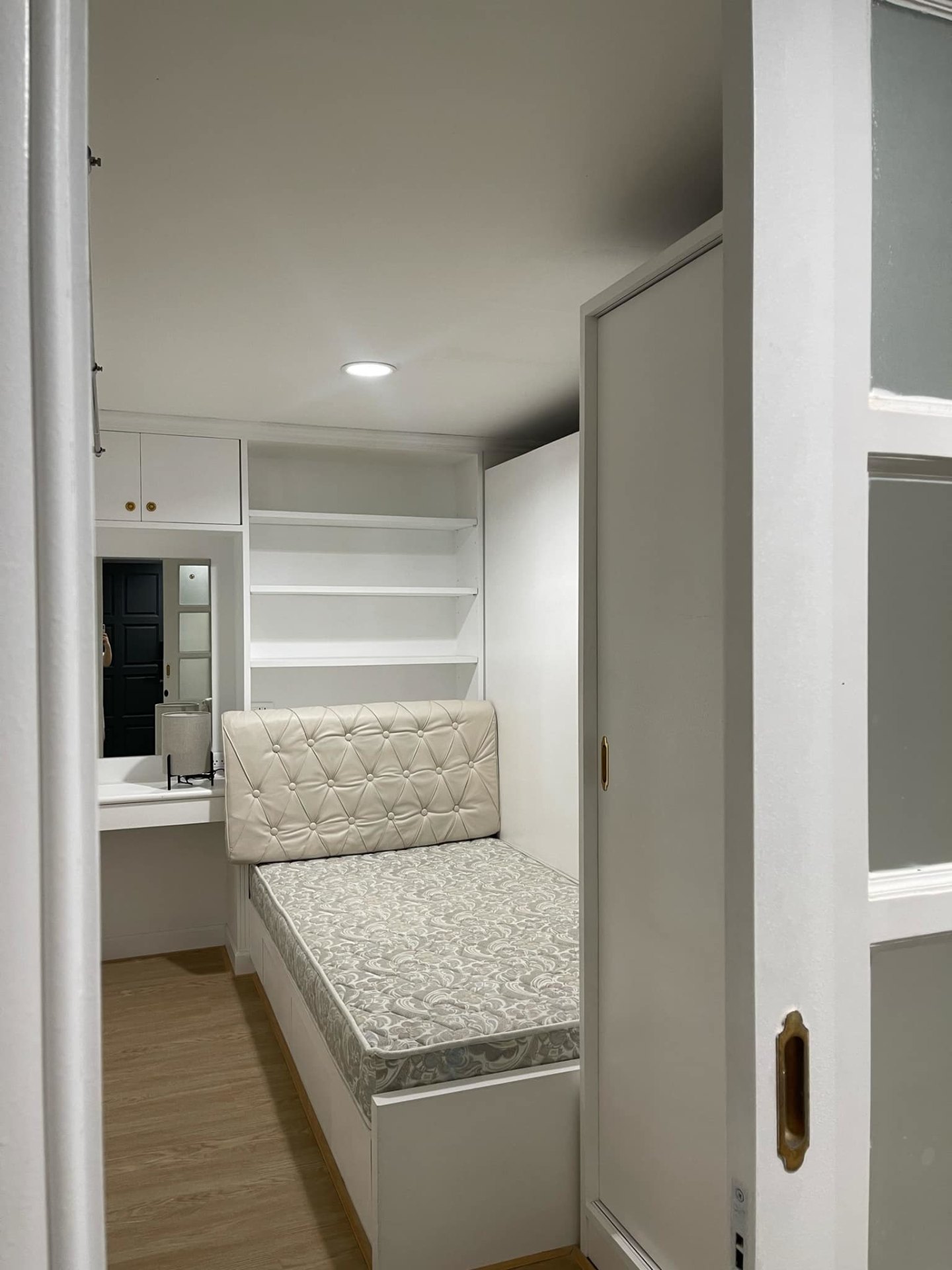 2 Bedroom Condo For Rent in Si Lom, Bang Rak, Bangkok - Image 4