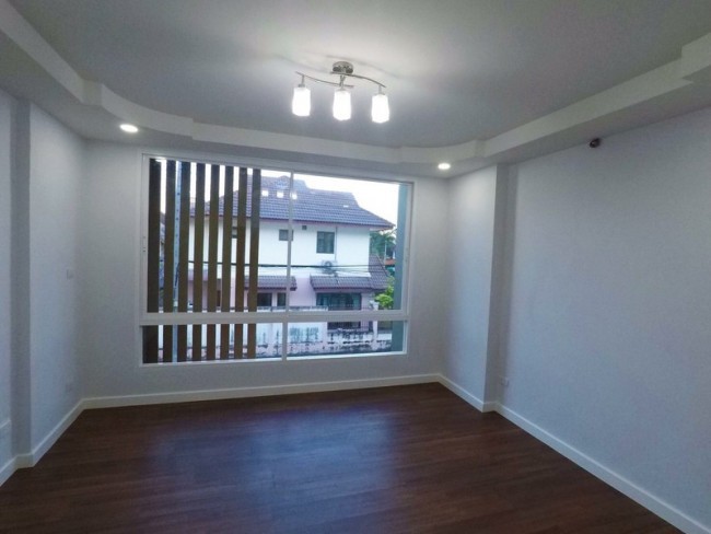 3 Bedroom Townhouse For Sale in Tha Sala, Mueang Chiang Mai, Chiang Mai - Image 4