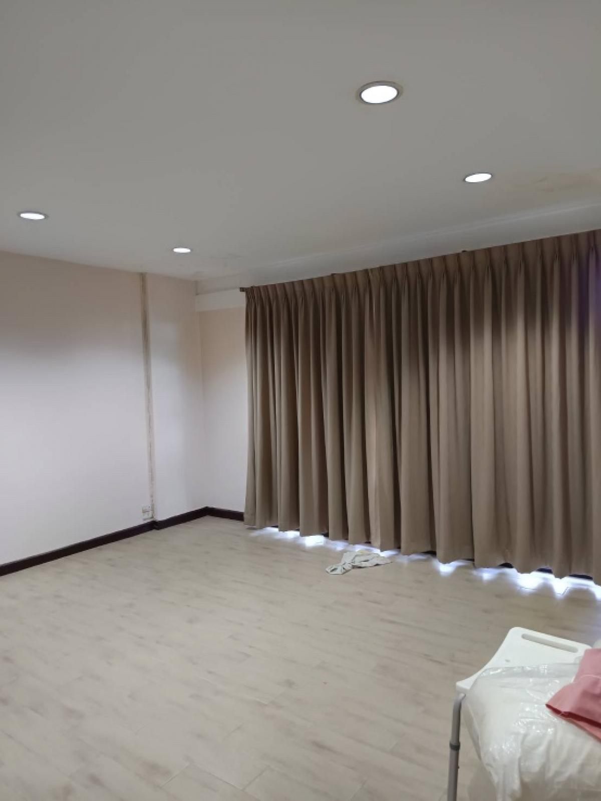 4 Bedroom Townhouse For Sale in Wat Phraya Krai, Bang Kho Laem, Bangkok - Image 17