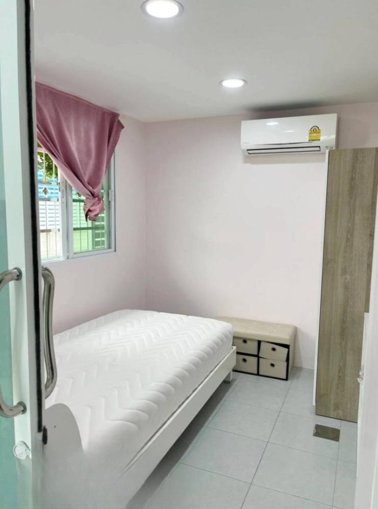 5 Bedroom Townhouse For Sale in Bang Phli Yai, Bang Phli, Samut Prakan - Image 8