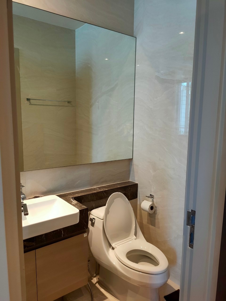 Ashton Silom - Image 14