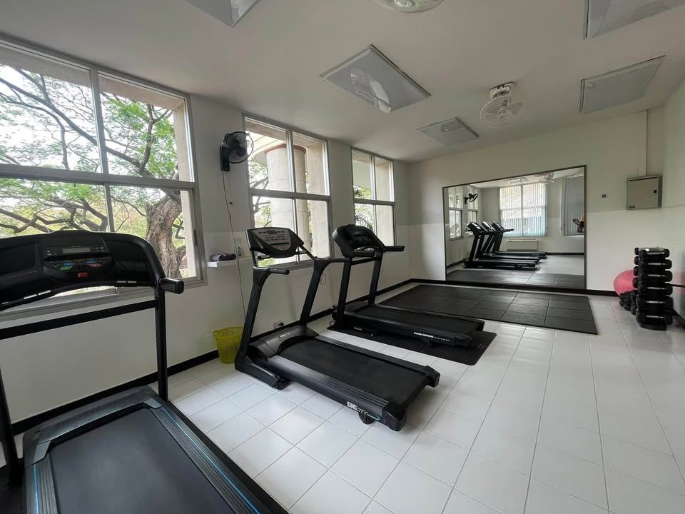Floral Condo - Image 33